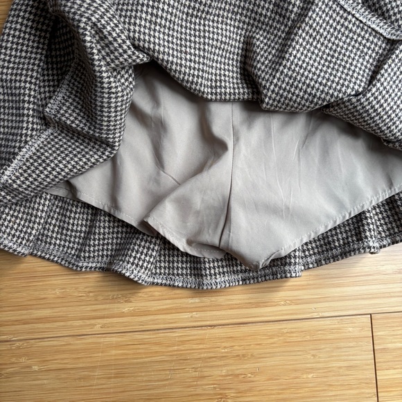 Houndstooth mini pleated skort - Picture 2 of 4